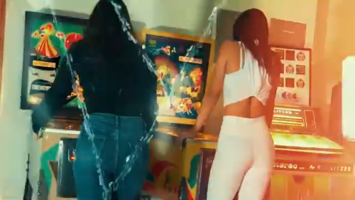 Costa-Ricas-Call-Center-Rap-Breakdancing-commerical-4.png