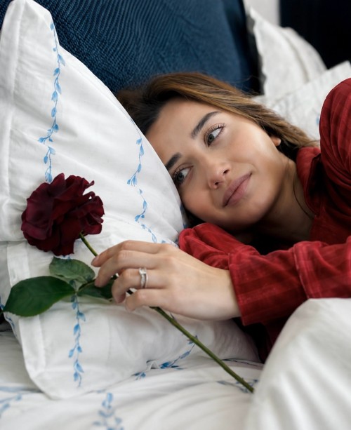 Waking-up-to-a-rose-next-to-her-pillow---And-knowing-exactly-who-left-it-there.The-way-she.jpg