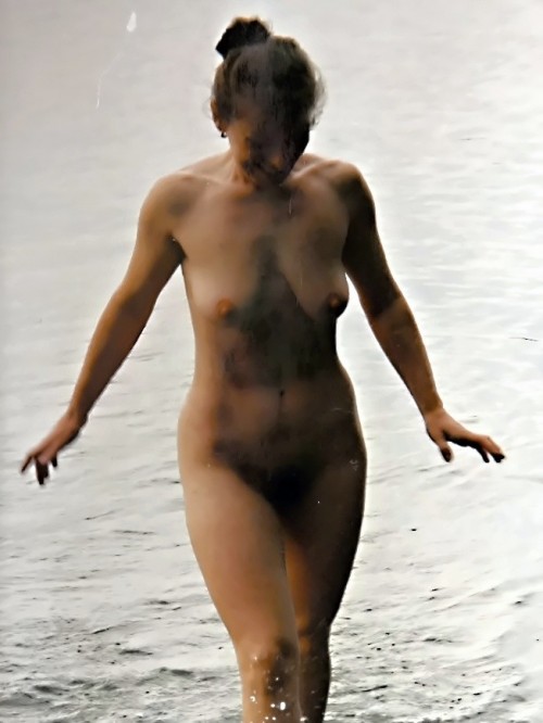 Lenka-naha-na-textilni-plazi.jpg