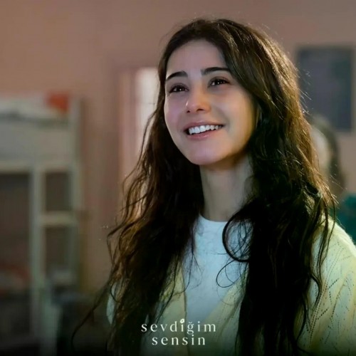 Yeni-bolum-gorselleriaytacsasmaz-_helinkandemirDicle-karakteri-hikayenin-duygusal-derinl-3.jpg