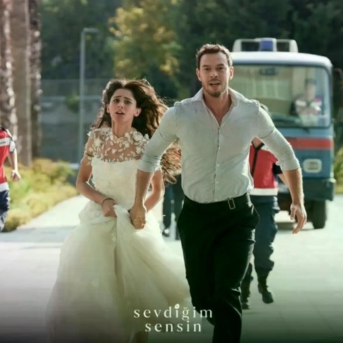 Yeni-bolum-gorselleriaytacsasmaz-_helinkandemirDicle-karakteri-hikayenin-duygusal-derinl.jpg